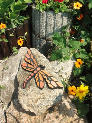 Mosaike für Garten: Mosaikkunst: Libelle gross gold-rosa